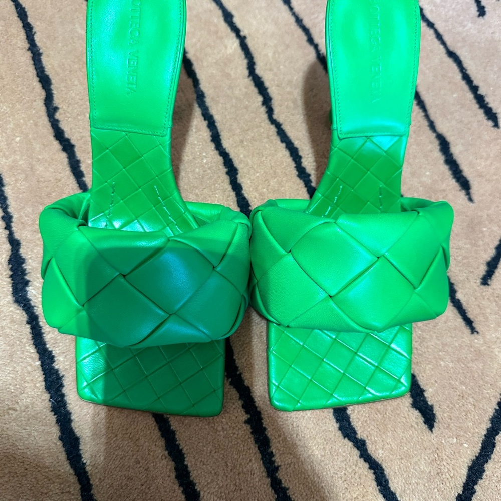 💯Authentic Bottega Veneta Lido Sandal Parakeet